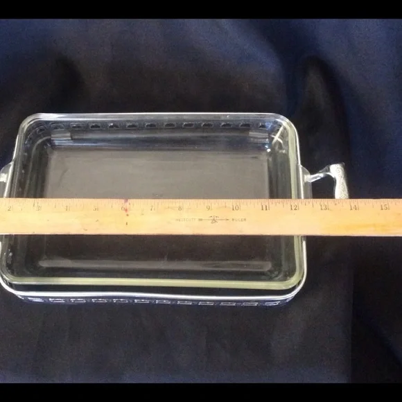 Vintage Pyrex casserole glass dish in serving tray - Picture 12 of 15